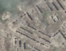 Cidades destruídas e cemitérios mais cheios: veja imagens do antes e o depois de Ucrânia e Rússia