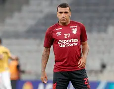 Cuca confirma atacante ex-Flamengo fora do Athletico