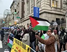 Mais de cem estudantes são presos por invasão de propriedade em protesto contra Israel em Columbia