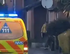 Com espada, homem esfaqueia pessoas nas ruas de Londres e é preso