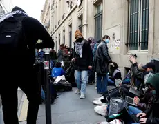 Polícia retira estudantes pró-palestinos que ocupavam prédio de faculdade em Paris