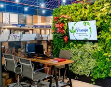 Crie espaços sustentáveis unindo jardins verticais e acabamentos
