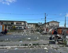 Prédio desabada após explosão em Maceió; há mortos e feridos