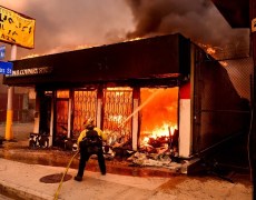 FOTOS e VÍDEOS mostram pior incêndio da história de Los Angeles