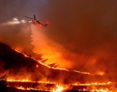 Novo foco de incêndio em Los Angeles se espalha rapidamente e obriga novas remoções de moradores