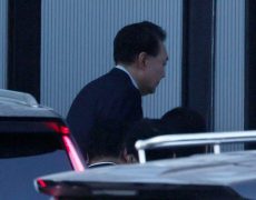 Presidente da Coreia do Sul é preso e enfrenta investigação por insurreição