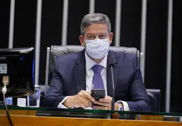 Lira expressa insatisfação do Legislativo e fala em 'remédios políticos amargos' para Bolsonaro 