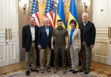 Volodymyr Zelensky se reúne em Kiev com parlamentares dos EUA
