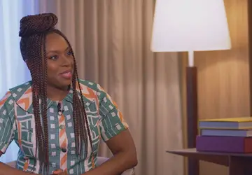 Chimamanda Ngozi Adichie fala sobre racismo no Brasil: 