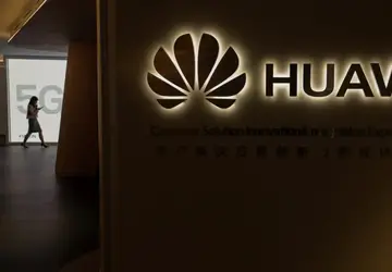 Acidente com veículo elétrico da Huawei mata três pessoas na China, incluindo criança de dois anos