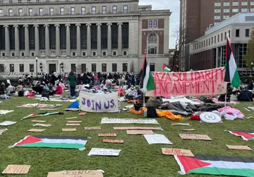 Universidade de Columbia inicia suspensão de estudantes; no Texas, 40 são presos em mais um dia de protesto