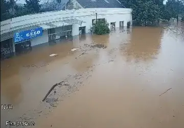 Sobe para 10 número de mortos por enchentes no Rio Grande do Sul