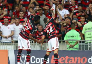 Arrascaeta decide e Flamengo avança para semifinal da Copa do Brasil