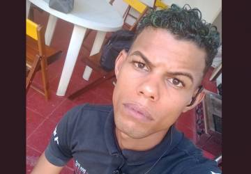 Corpo de jovem morto durante abordagem policial em Aracaju é sepultado