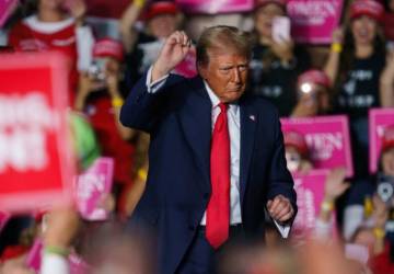 Trump discursa em clima de vitória após bons resultados em estados-pêndulo: 