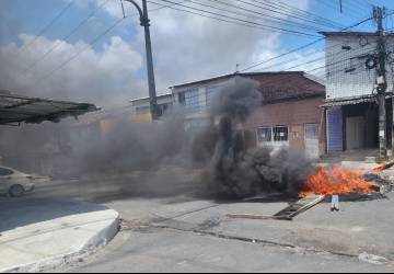 Moradores protestam no Colinas do Sul, após homem ser encontrado morto