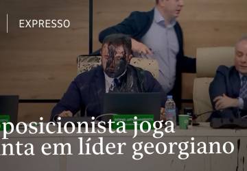 Oposicionista na Geórgia joga tinta em líder eleitoral e o acusa de fraude; veja vídeo