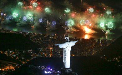 Corpo de Bombeiros e Polícia Civil vistoriam fogos de Copacabana