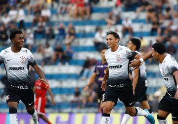 Em busca de 12º título da Copinha, Corinthians bate o Rio Branco