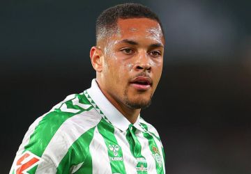 Vitor Roque começa no banco, é ofuscado por brasileiro e Betis cai na tabela