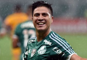 Campeão pelo Palmeiras, argentino faz estreia por clube paranaense aos 35 anos