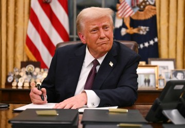 Trump começa mandato com 47% de aprovação, diz pesquisa; 58% reprovam perdões ao 6 de janeiro