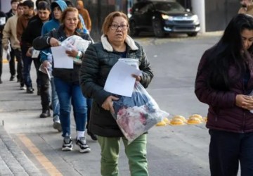 'Vou processar o governo Trump pelo direito da minha filha à cidadania', diz imigrante brasileira grávida e sem documentos