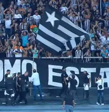 Gols do Fantástico: Botafogo entra no G-4 do Brasileirão, e John Textor vai para a galera no Nilton Santos