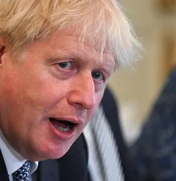 Dois ministros do Reino Unido renunciam por causa de acusações recentes contra Boris Johnson