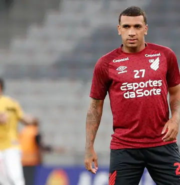 Cuca confirma atacante ex-Flamengo fora do Athletico
