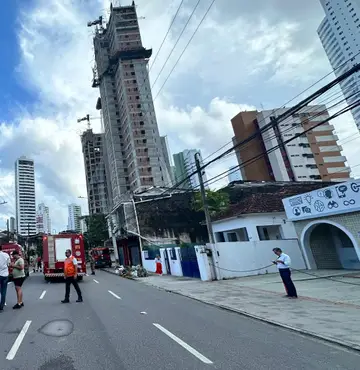Curto-circuito pode ter causado incêndio em prédio em construção no Recife