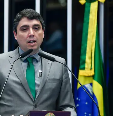 Justiça derruba liminar e reconduz ao cargo presidente do conselho da Petrobras