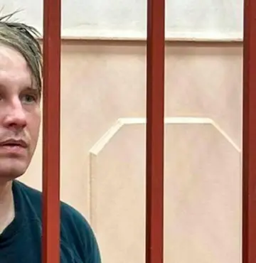 Rússia prende dois jornalistas por 
