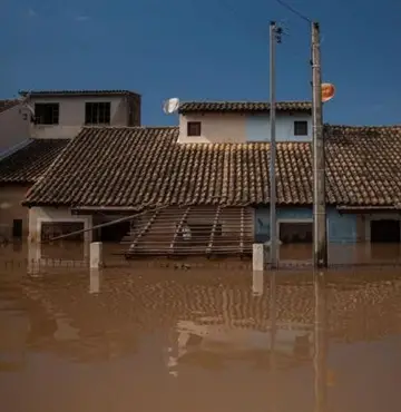 Sem hospital, escola ou quartel: a cidade que ficou completamente sob a água nas enchentes no Sul