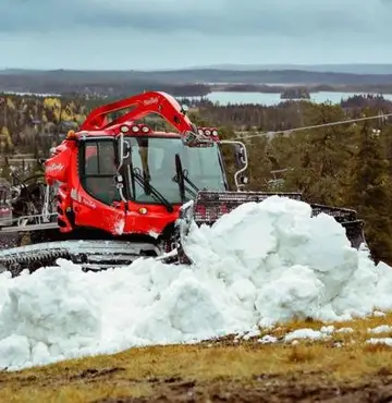 Como resorts de esqui estão estocando neve para compensar falta no inverno