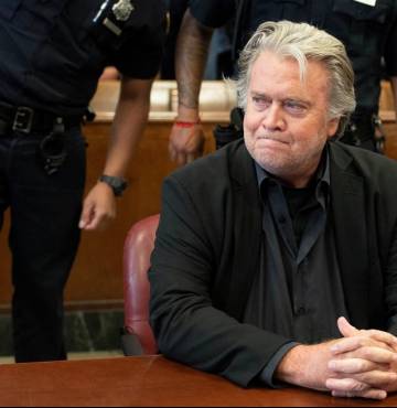 Steve Bannon, aliado e ex-estrategista de Trump, é libertado da prisão, diz jornal