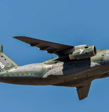 Suécia decide comprar avião militar da Embraer