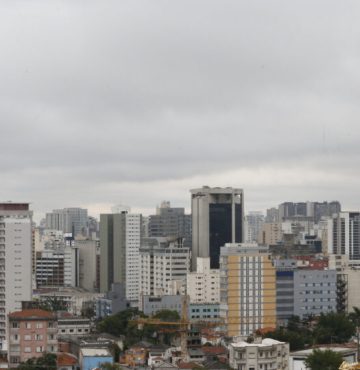 Curitiba lidera alta de imóveis entre as capitais e maior custo está em Balneário Camboriú