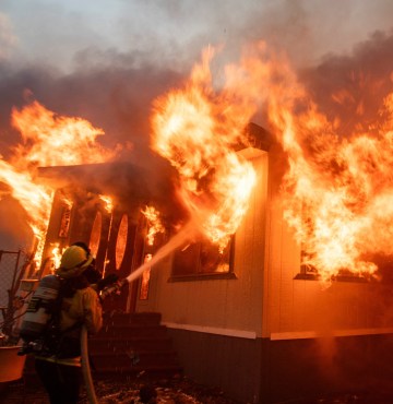 Número de mortos em incêndios de Los Angeles sobe para 10; SIGA