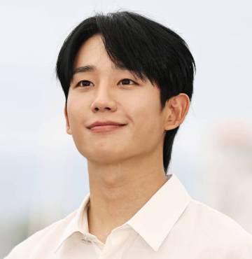 Jung Hae-in faz tapioca e sorteia presentes para dorameiras em evento lotado