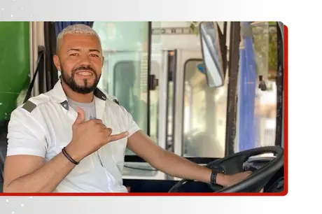 Motorista de ônibus viraliza ao publicar vídeos que 'brincam' com trajeto de quase 3 horas, em João Pessoa