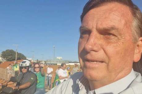  Bolsonaro participa de motociata em Uberlândia 