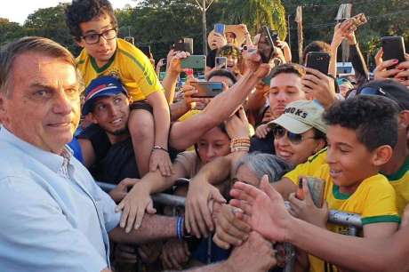  Bolsonaro mistura religião e política e inflama base em Uberlândia 