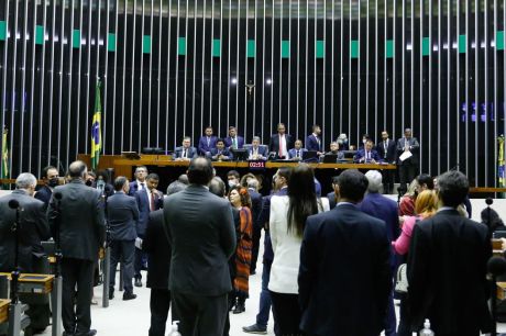 Congresso derruba vetos presidenciais de três leis