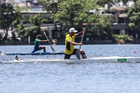 Isaquias Querioz vive dia especial na Copa Brasil de Canoagem