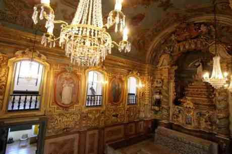  Igreja do século 18 é reaberta em Ouro Preto 