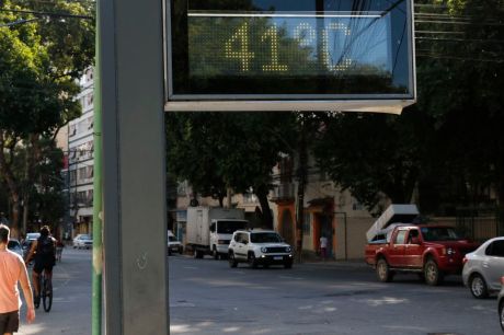 Rio: prefeitura autoriza servidores a usarem bermudas no verão