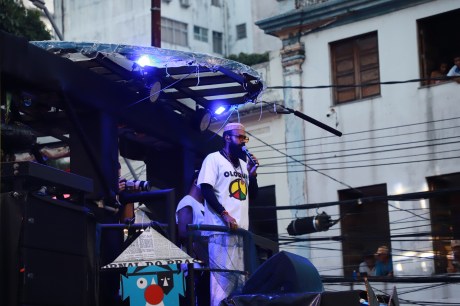 Mar de gente! BaianaSystem arrasta multidão no circuito do centro no carnaval de Salvador