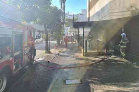  Cozinha de restaurante pega fogo em BH 