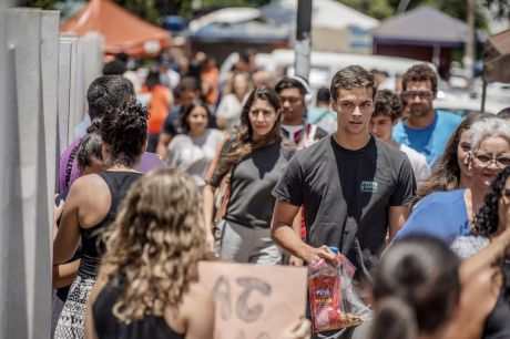 Ensino médio: Pé-de-Meia dará R$ 2 mil por ano a alunos de baixa renda